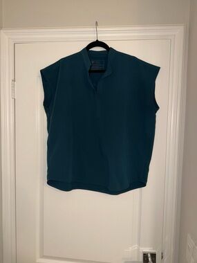 FIGS Caribbean Blue Rafaela Scrub Top Size L